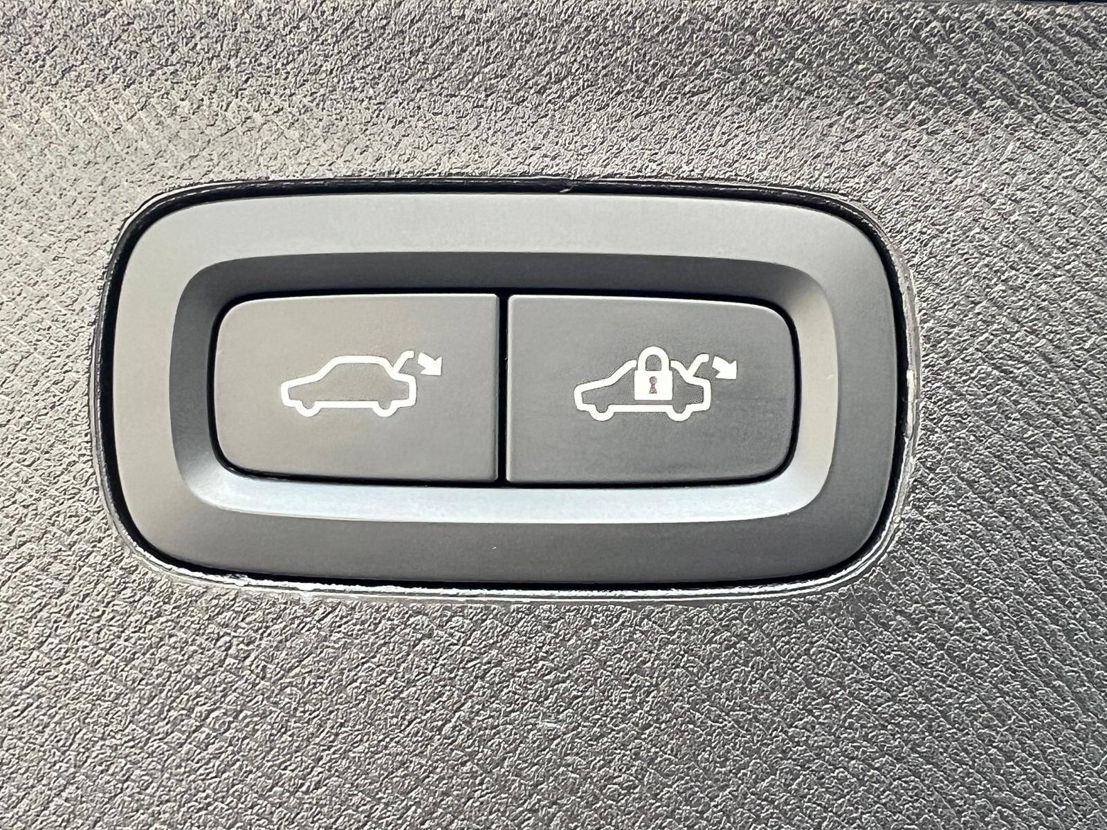 VOLVO XC90 T8 eAWD PluginHybrid Ultra Dark Geartronic-image-11