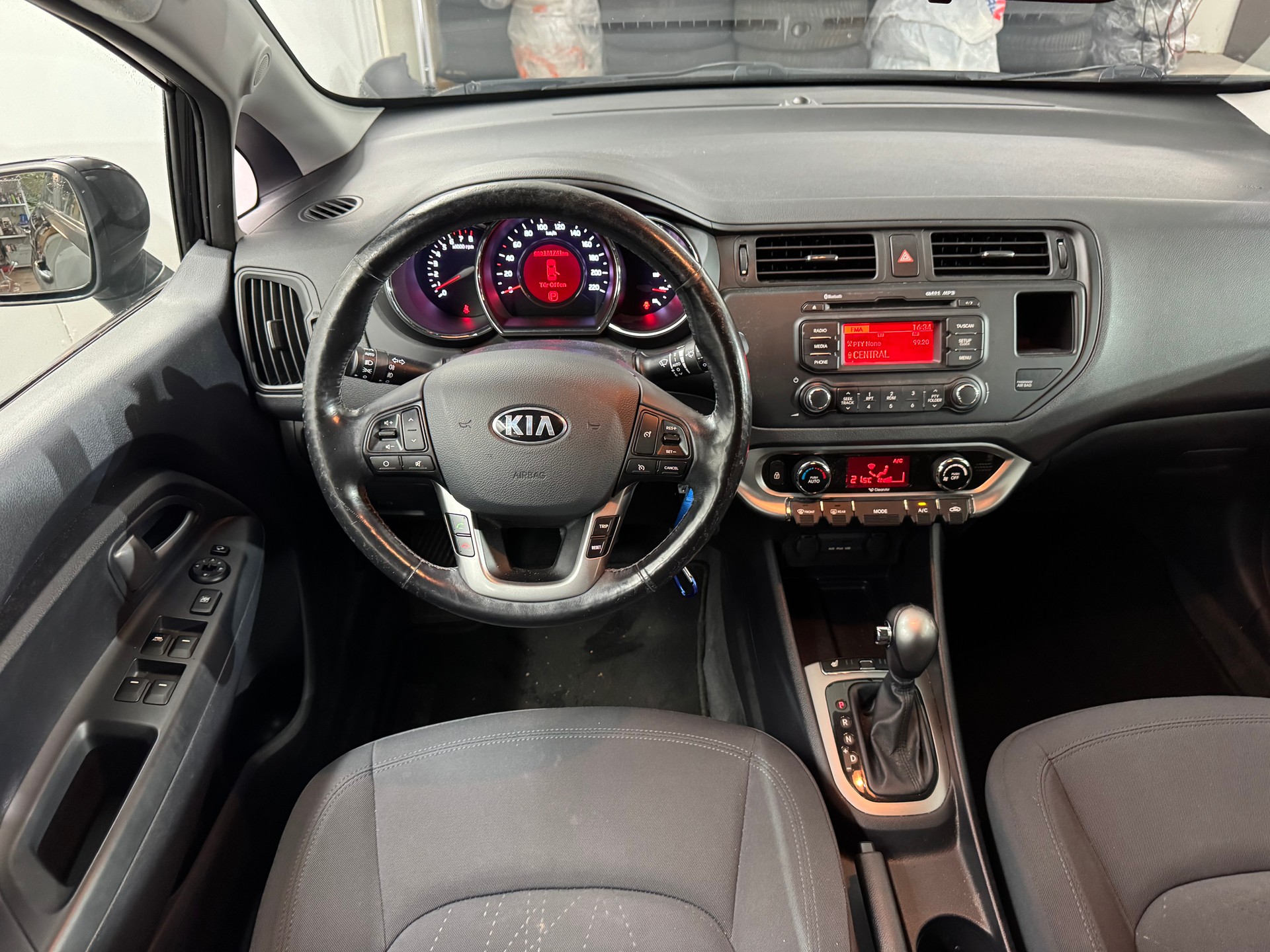 KIA Rio 1.4 CVVT Style Automatic-image-7