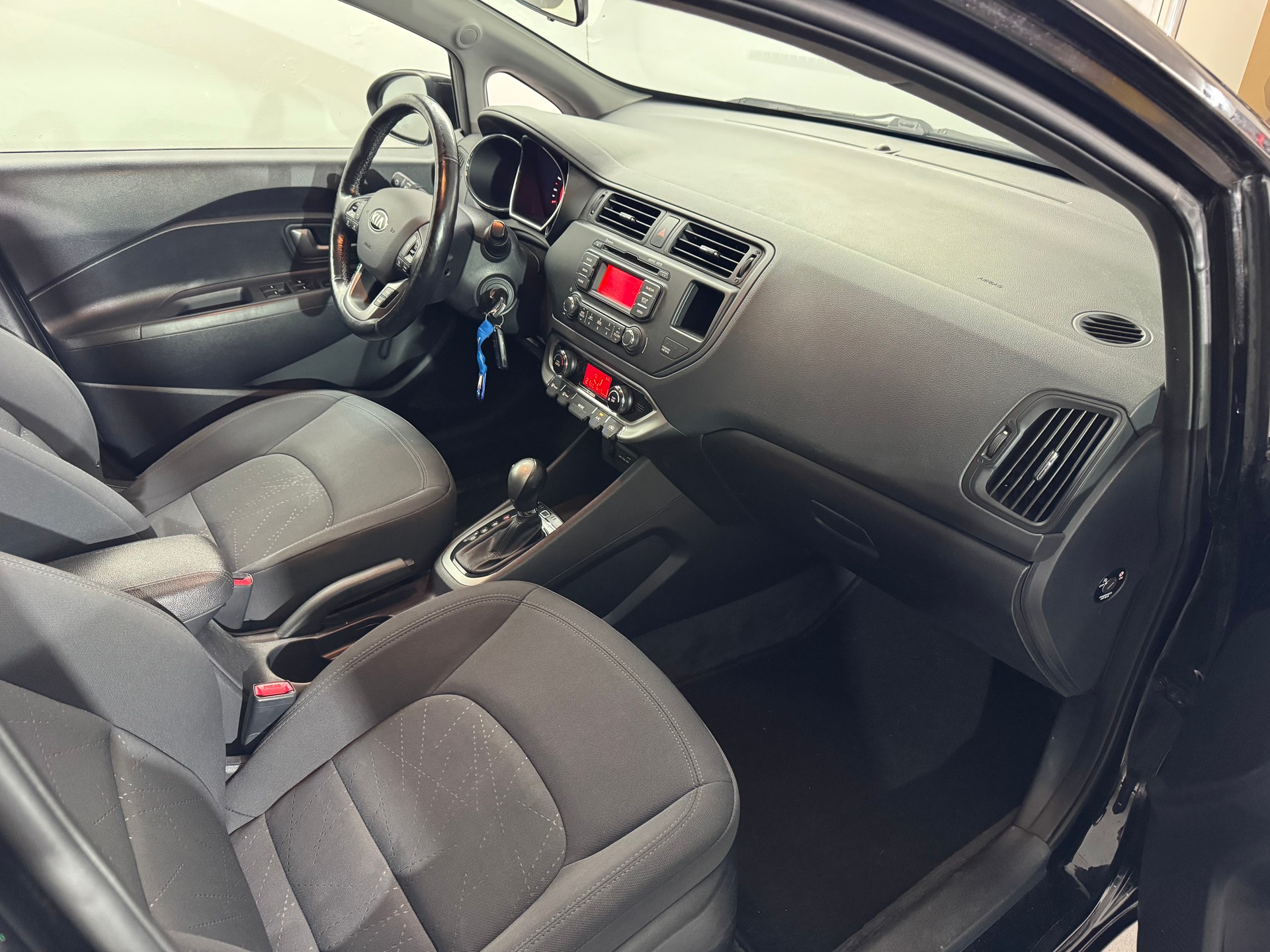 KIA Rio 1.4 CVVT Style Automatic-image-9