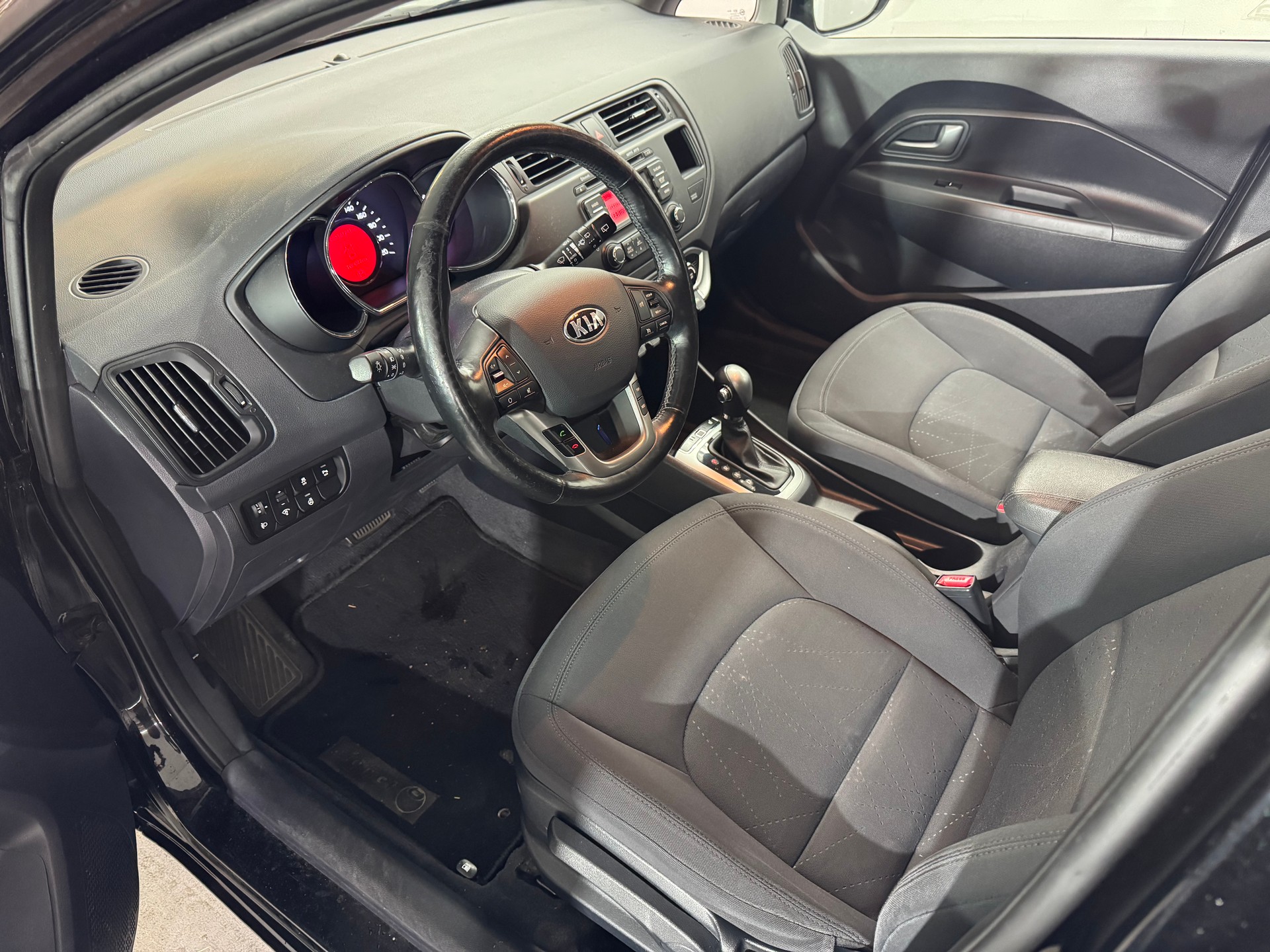 KIA Rio 1.4 CVVT Style Automatic-image-8