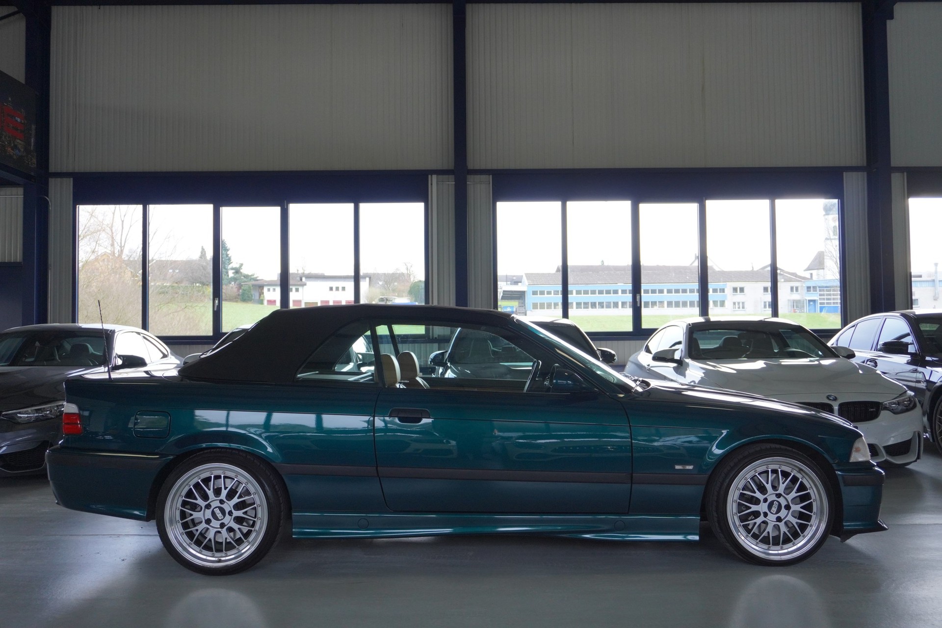 BMW M3 Cabrio-image-2