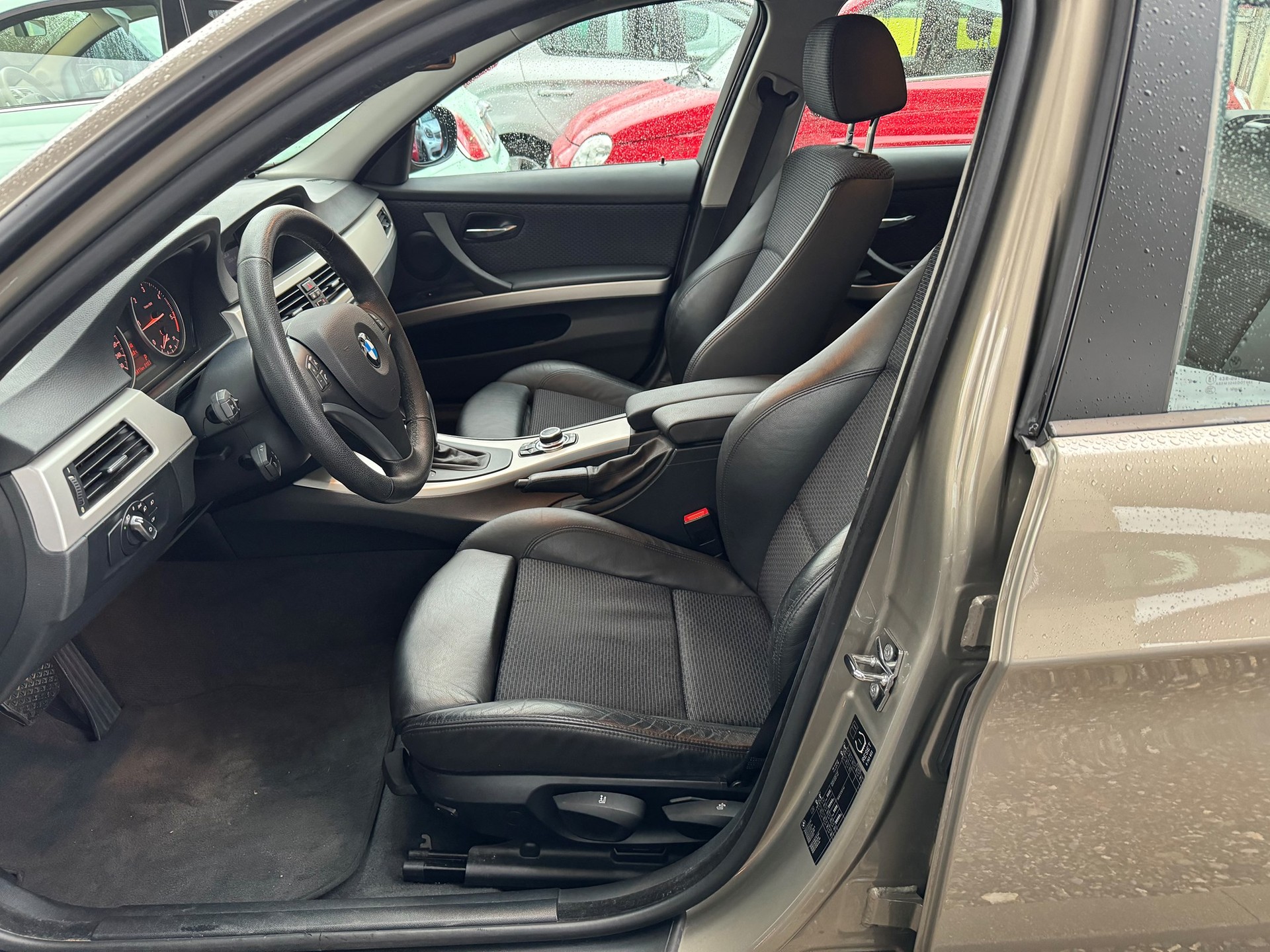 BMW 320d xDrive Touring Steptronic-image-5