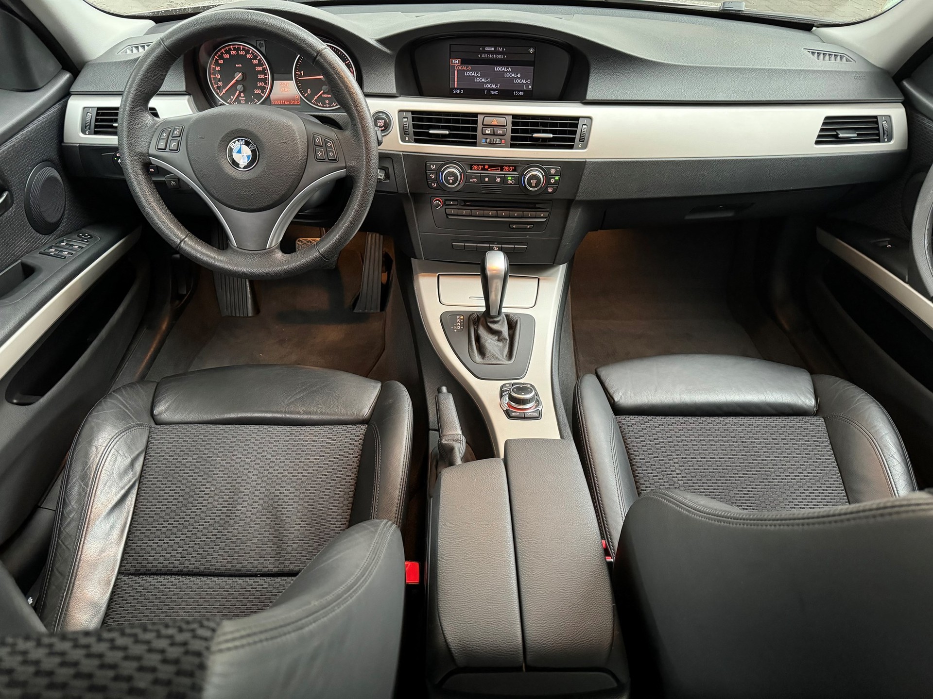 BMW 320d xDrive Touring Steptronic-image-4