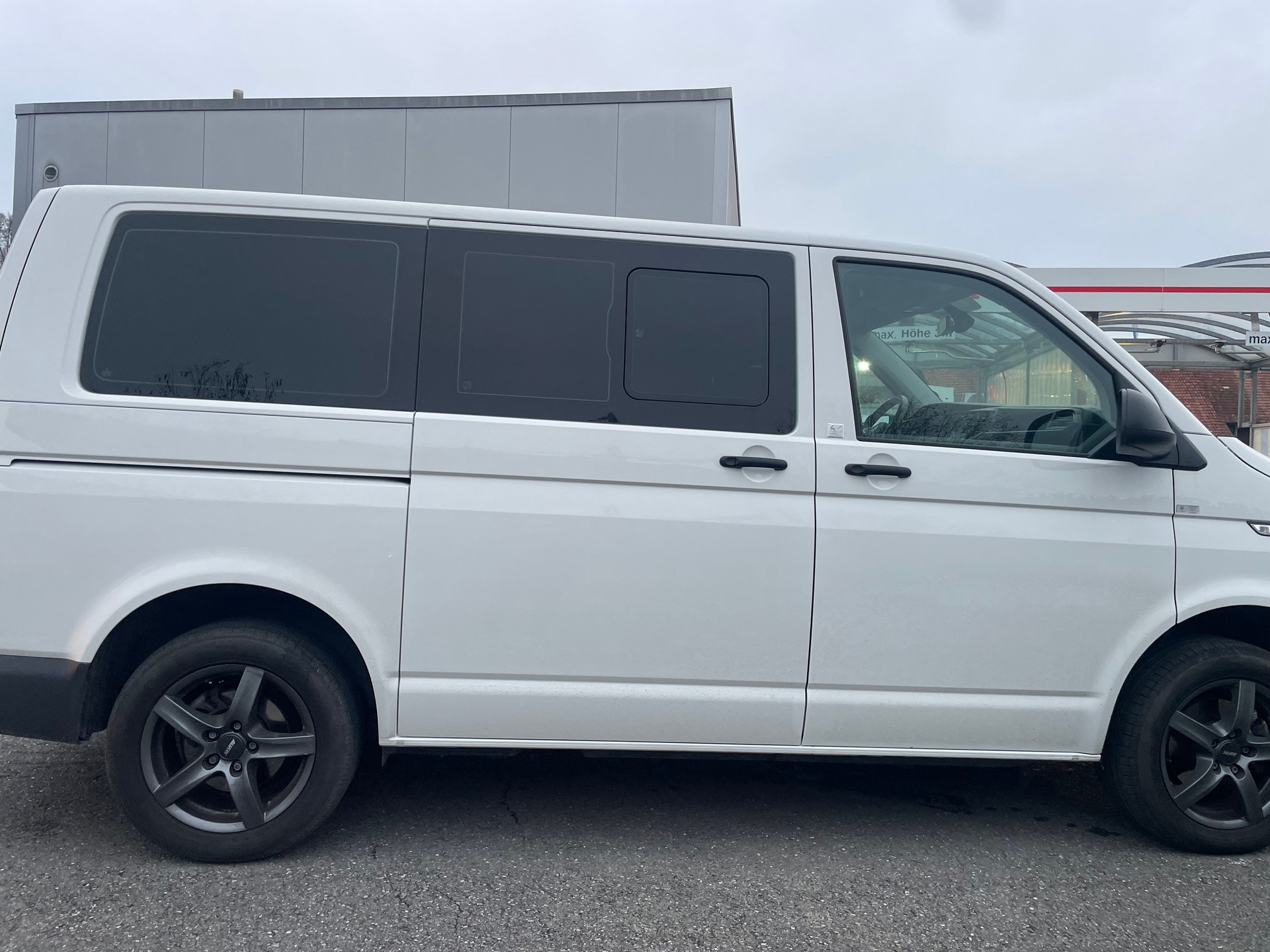 VW T6.1 2.0 TDI 4Motion Caravelle-image-8
