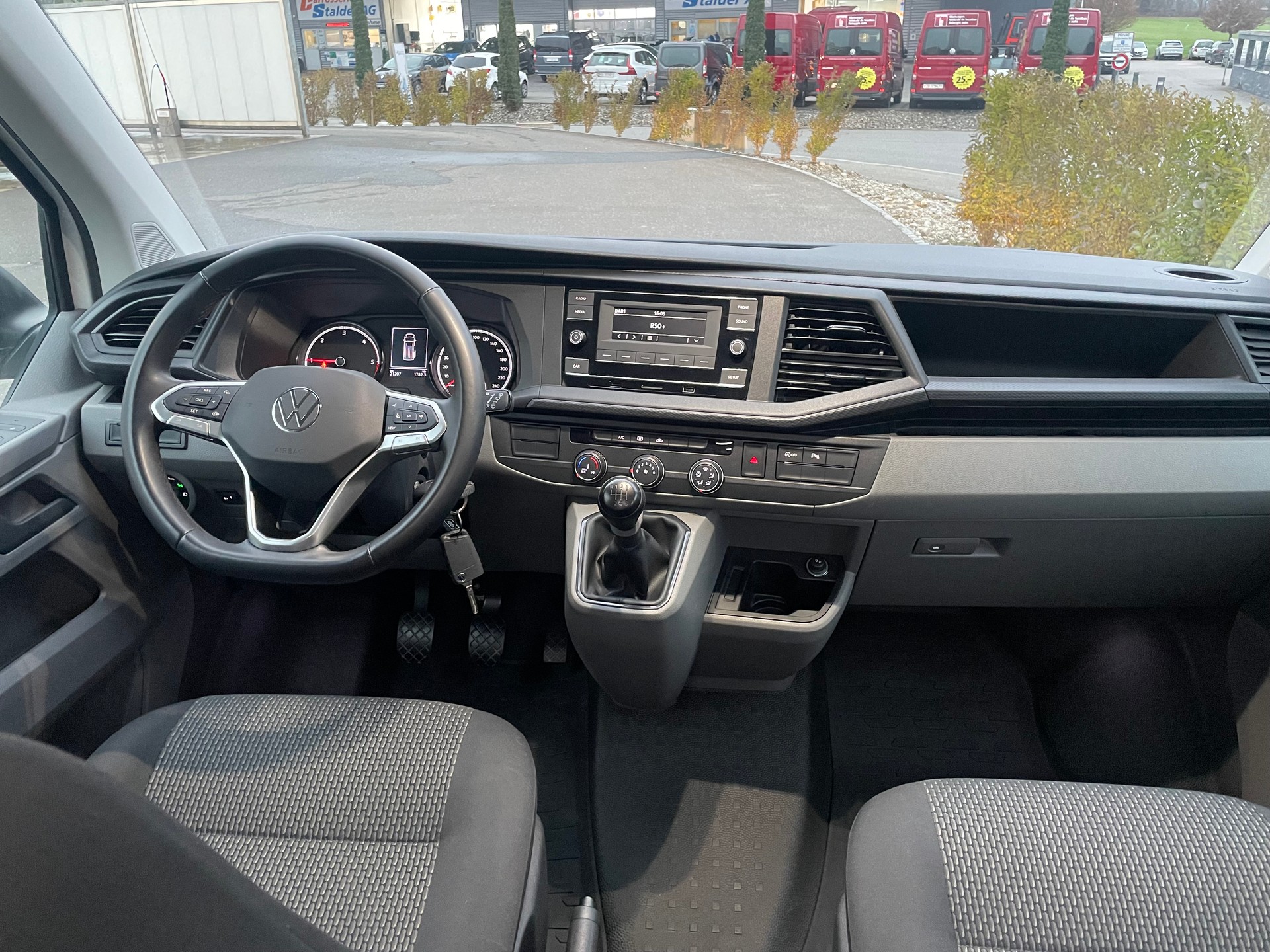 VW T6.1 2.0 TDI 4Motion Caravelle-image-13