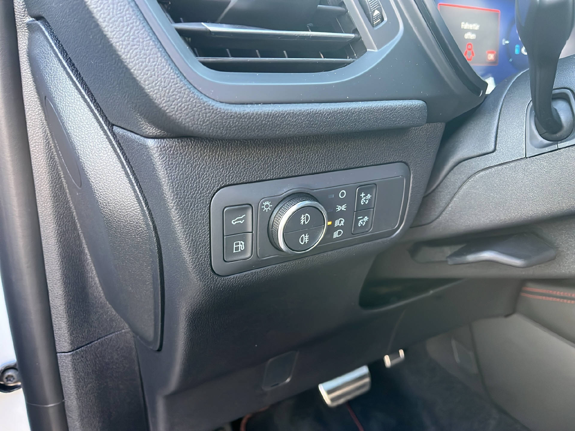 FORD Kuga 2.5 Plug-in Hybrid ST-Line X-image-28