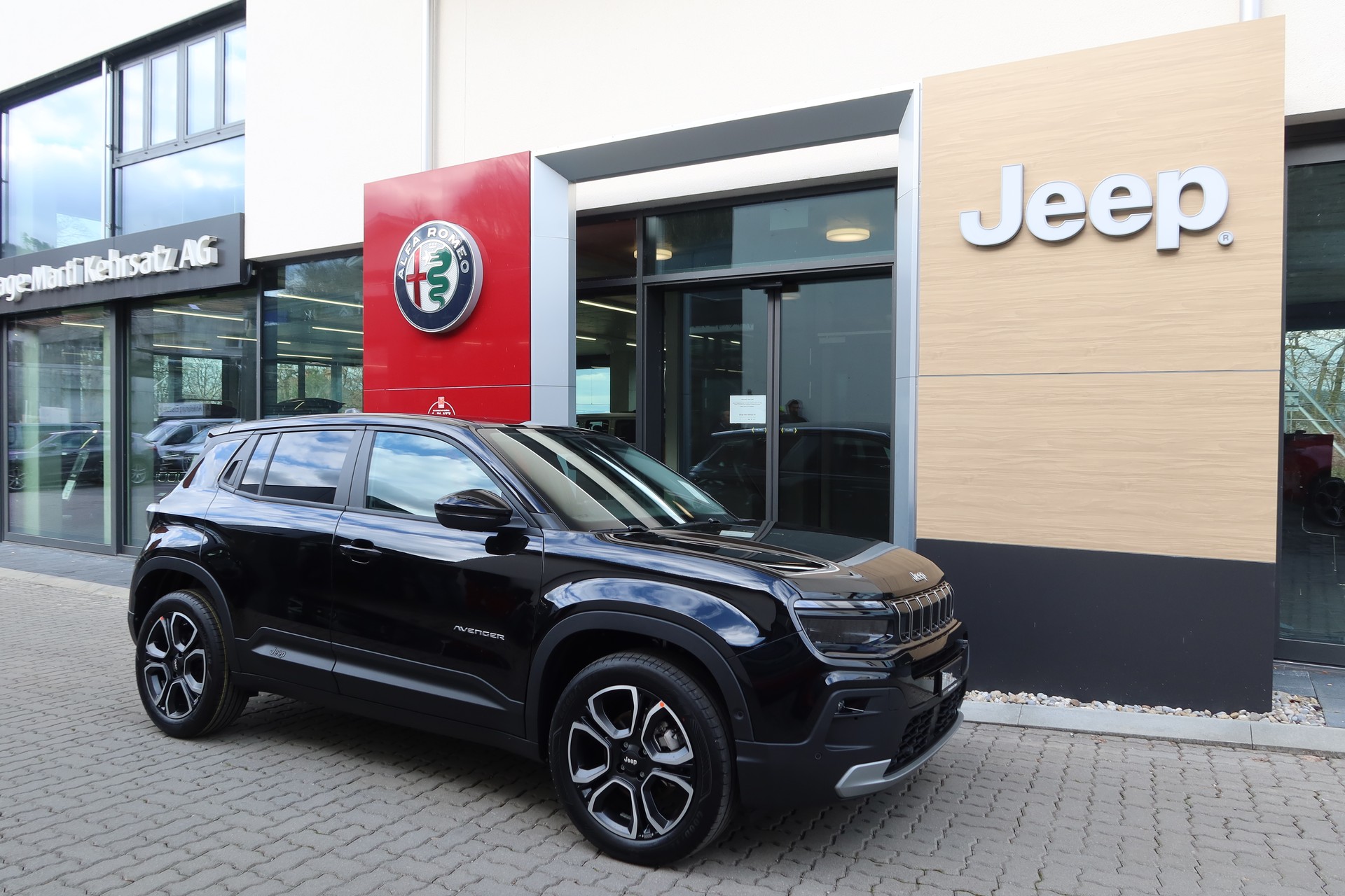 JEEP Avenger 1.2 Turbo Summit-image-1
