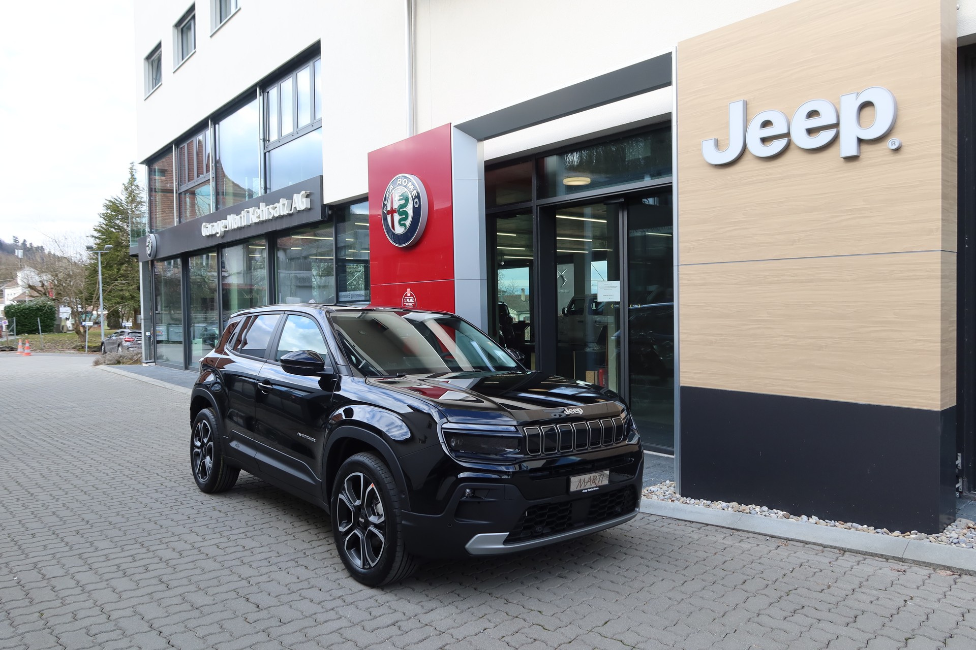 JEEP Avenger 1.2 Turbo Summit-image-0