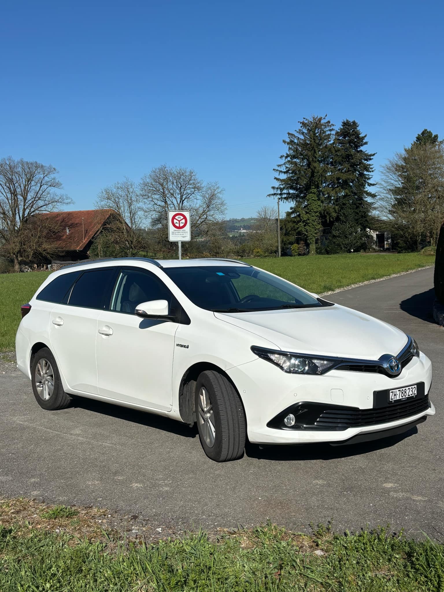 TOYOTA Auris 1.8 HSD Comfort e-CVT