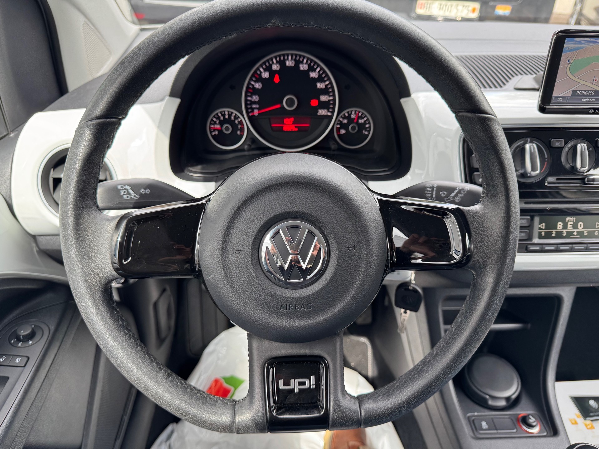 VW Up 1.0 white up-image-11