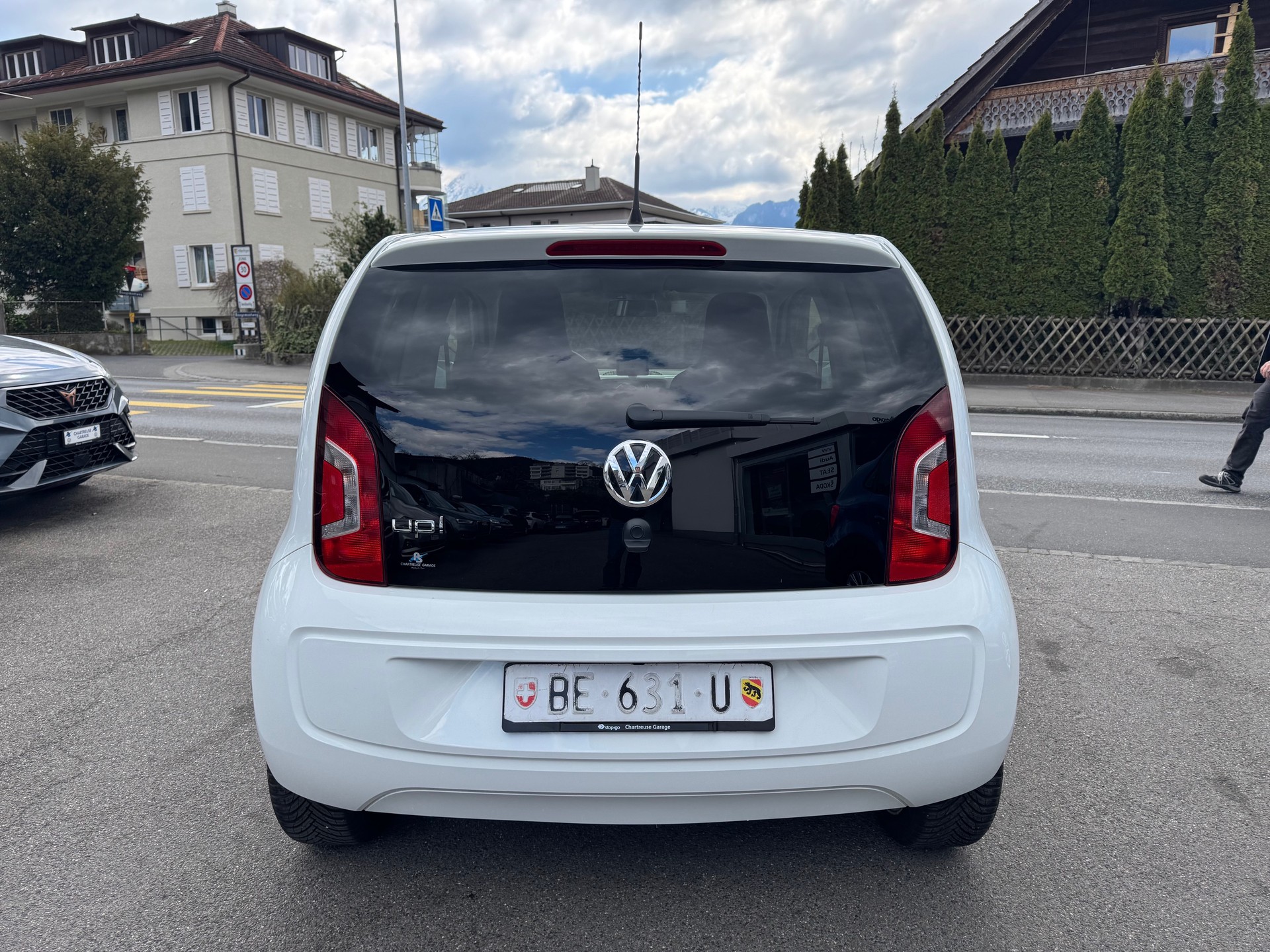 VW Up 1.0 white up-image-4