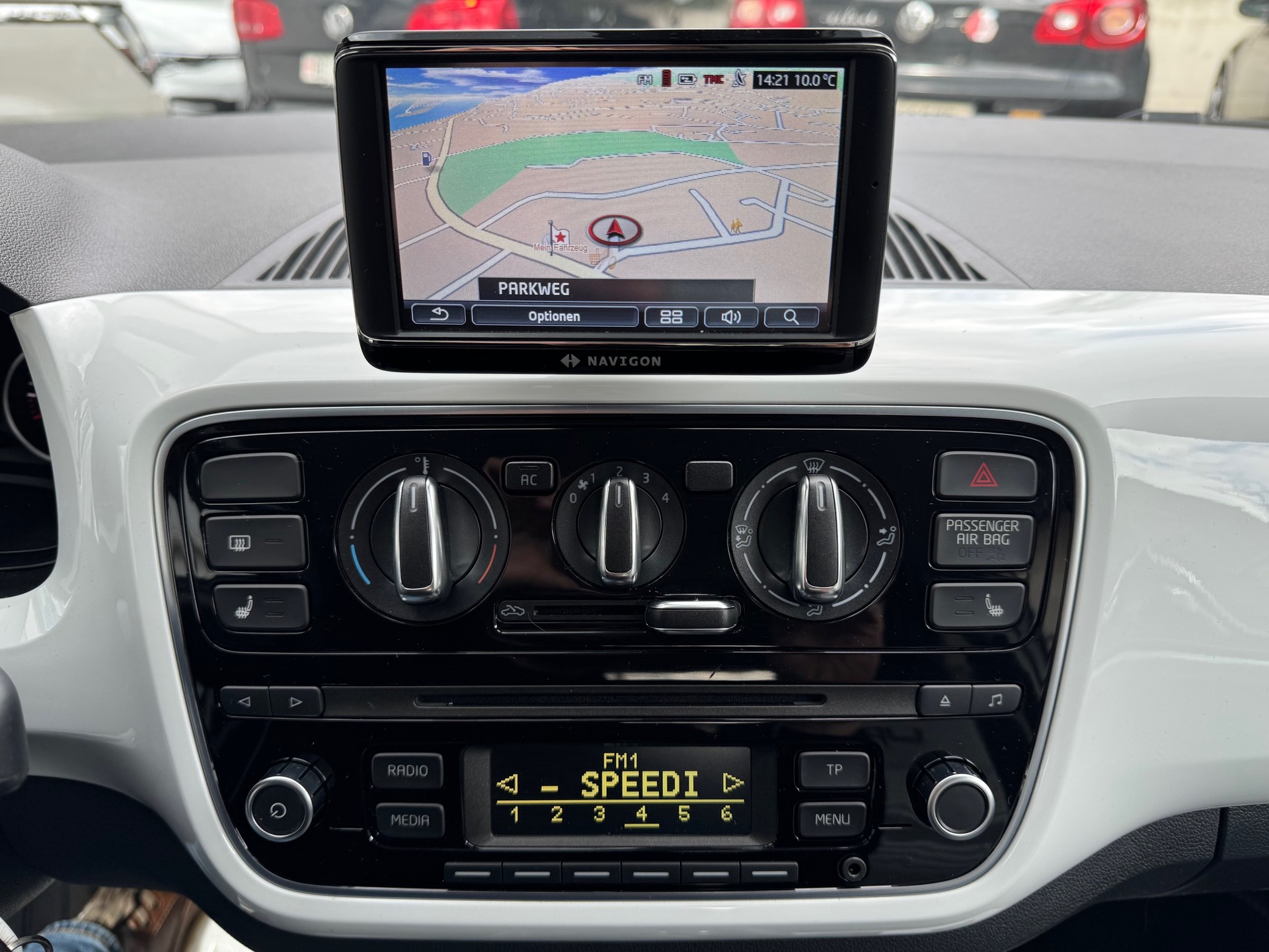 VW Up 1.0 white up-image-6