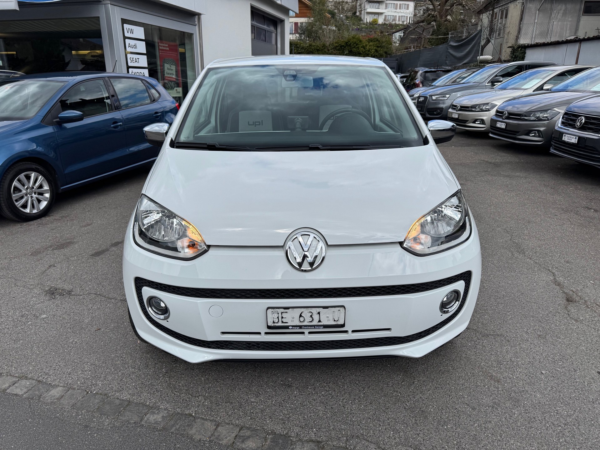 VW Up 1.0 white up-image-1