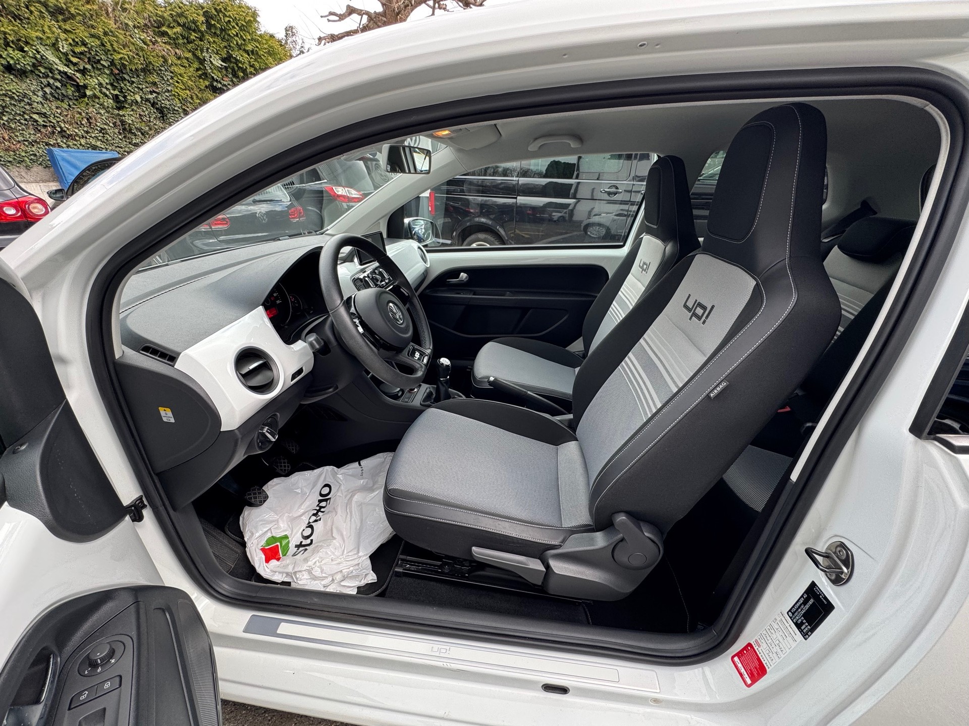VW Up 1.0 white up-image-12