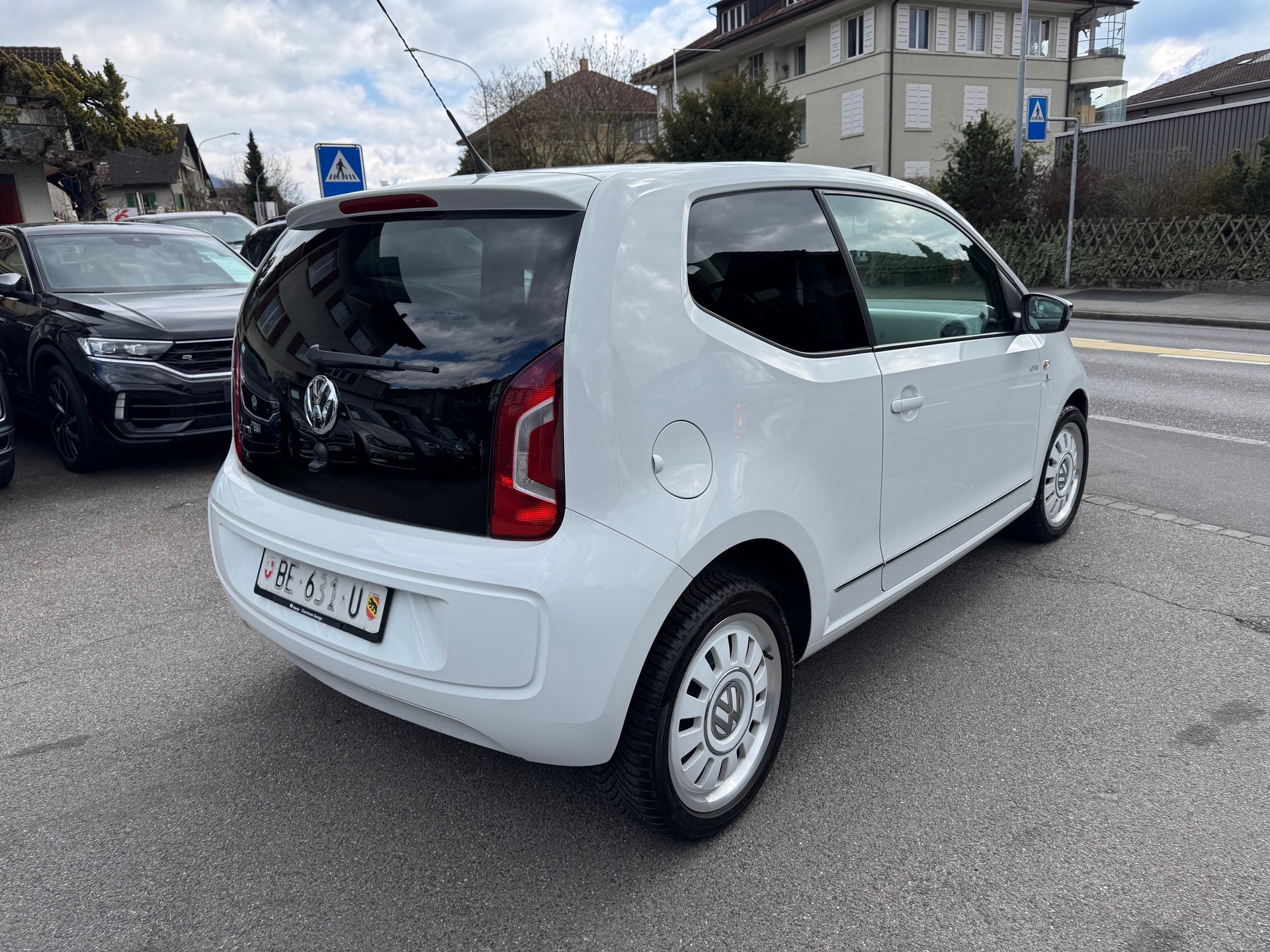 VW Up 1.0 white up-image-3