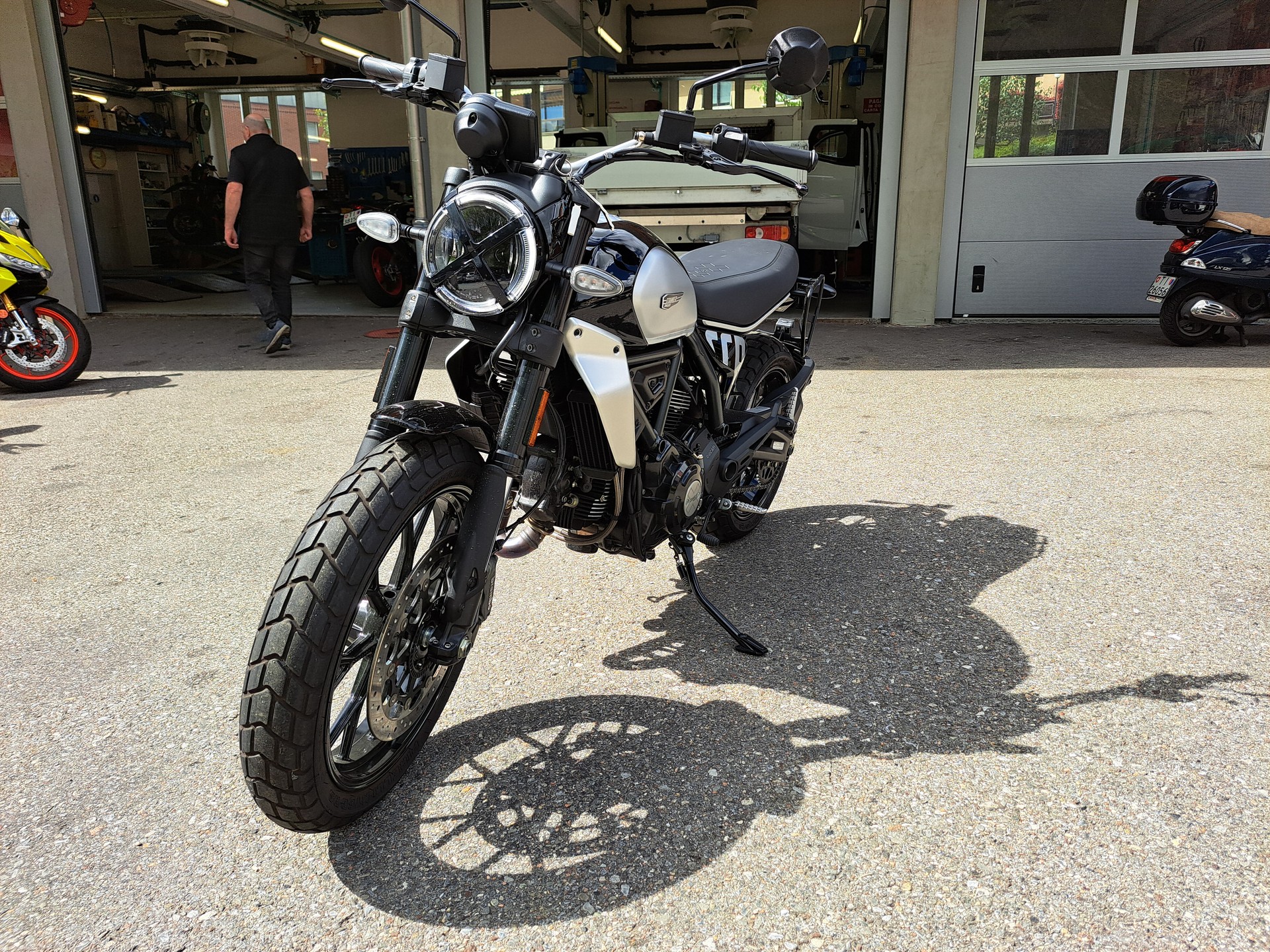 DUCATI Scrambler 803 Icon-showroom-element-2