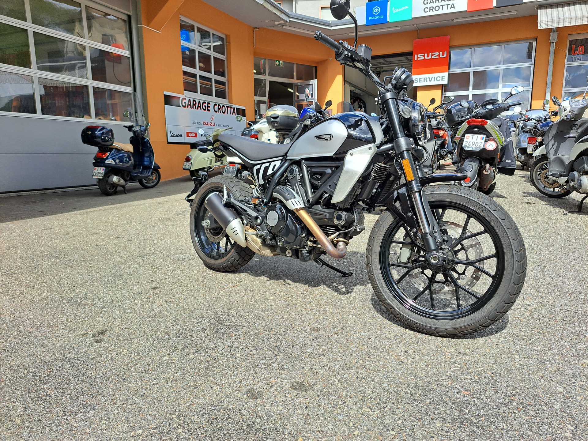 DUCATI Scrambler 803 Icon-showroom-element-1