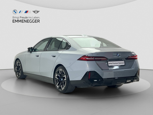 BMW i5 M60 xDrive-image-2