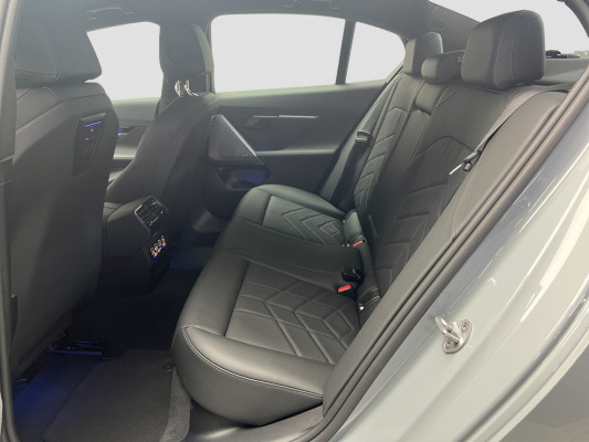 BMW i5 M60 xDrive-image-9