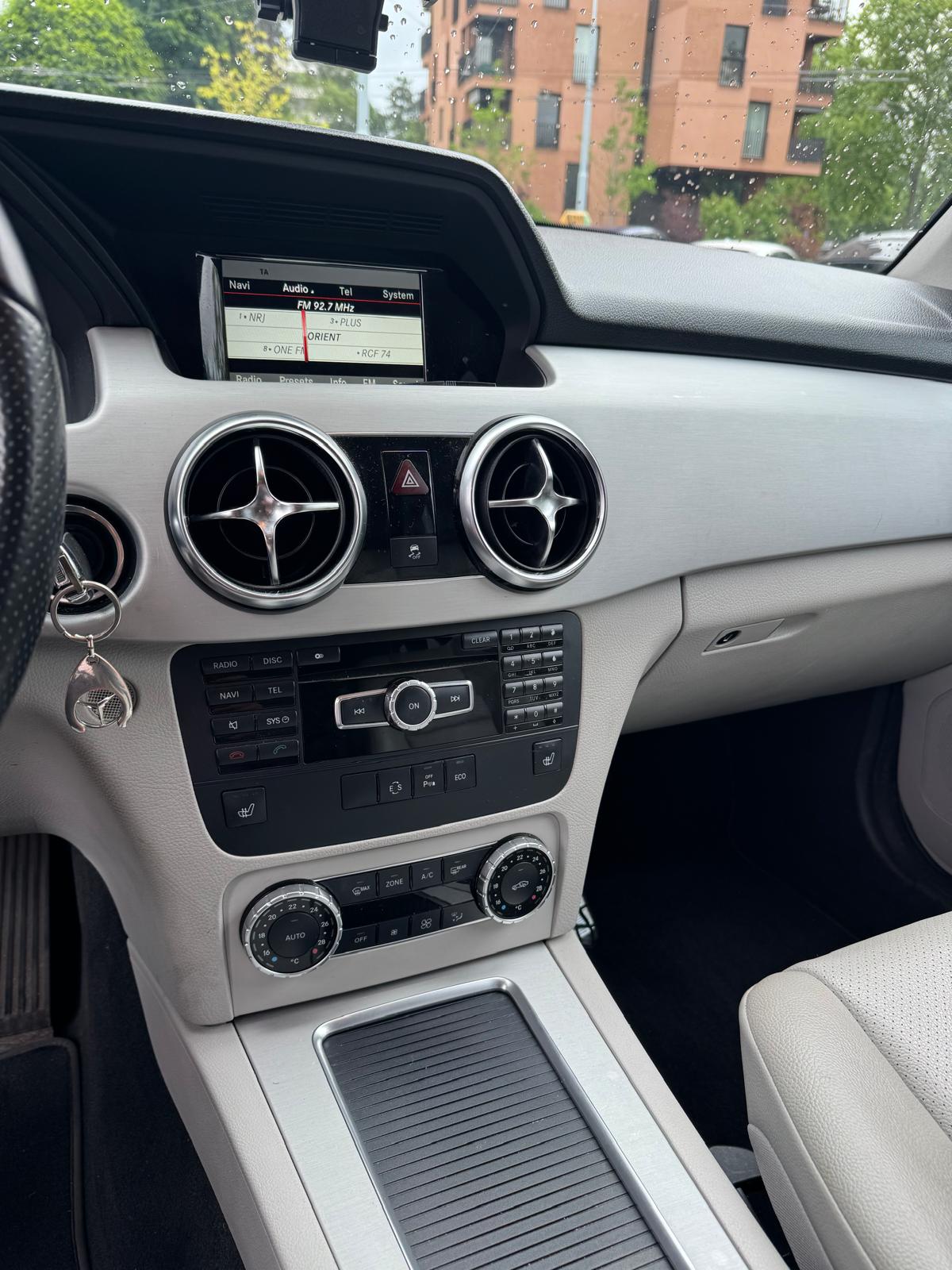 MERCEDES-BENZ GLK 220 BlueTEC 4Matic 7G-Tronic-image-8