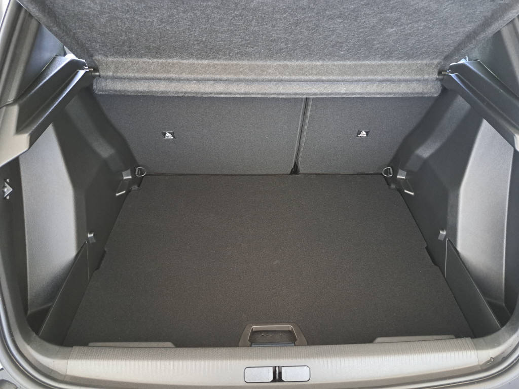 PEUGEOT 2008 1.2 Hybrid 145cv Allure Premium-image-11