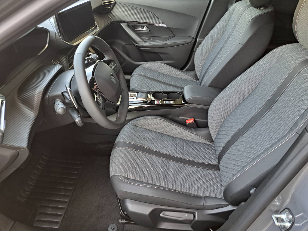 PEUGEOT 2008 1.2 Hybrid 145cv Allure Premium-image-7