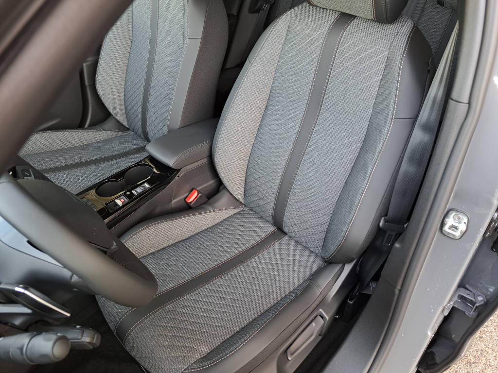PEUGEOT 2008 1.2 Hybrid 145cv Allure Premium-image-8