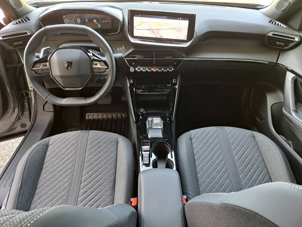 PEUGEOT 2008 1.2 Hybrid 145cv Allure Premium-image-10