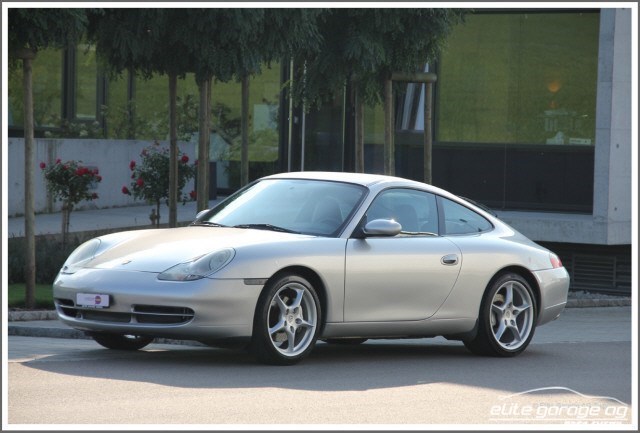PORSCHE 911 Carrera 4-image-0