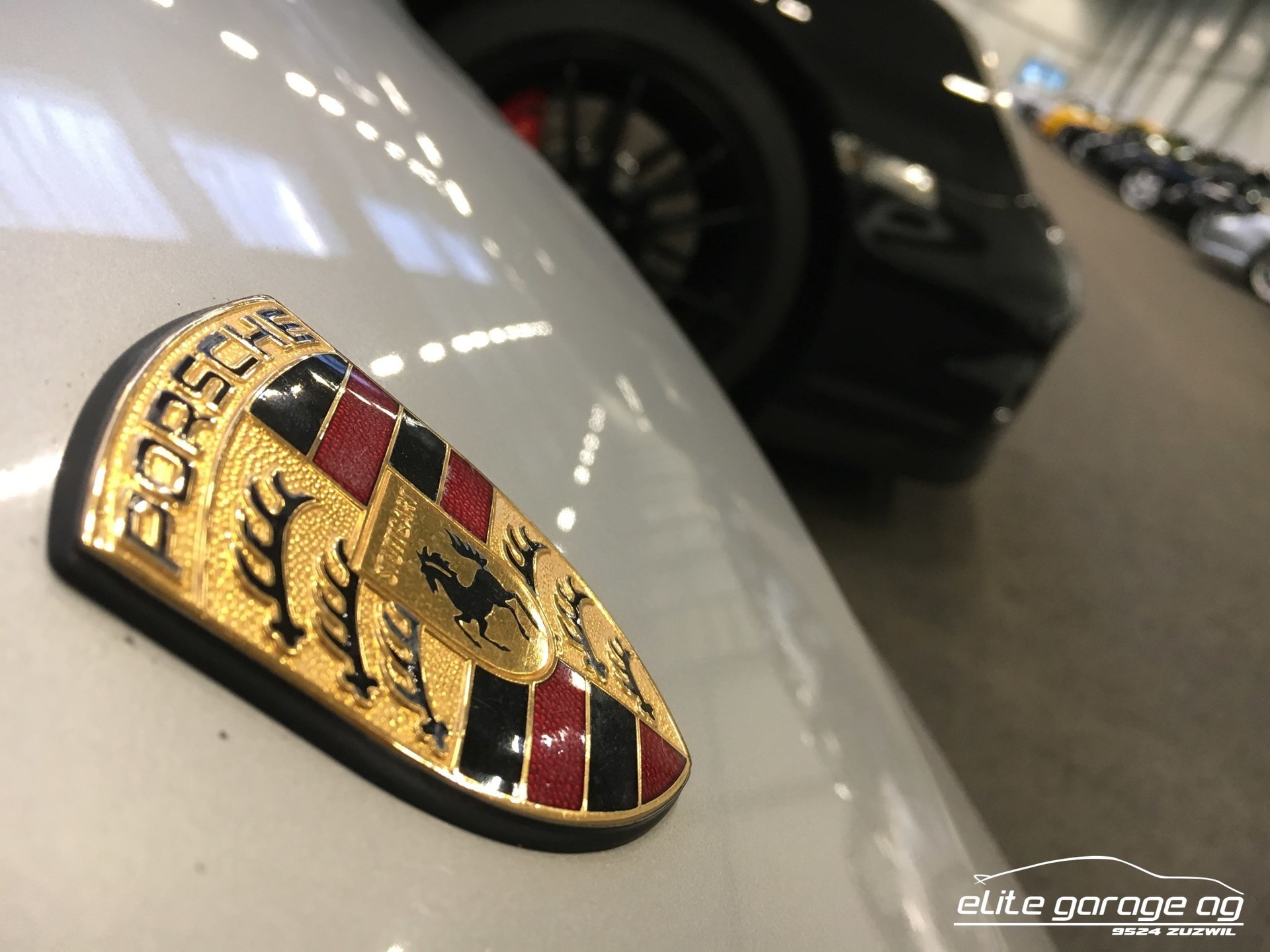 PORSCHE 911 Carrera 4-image-6