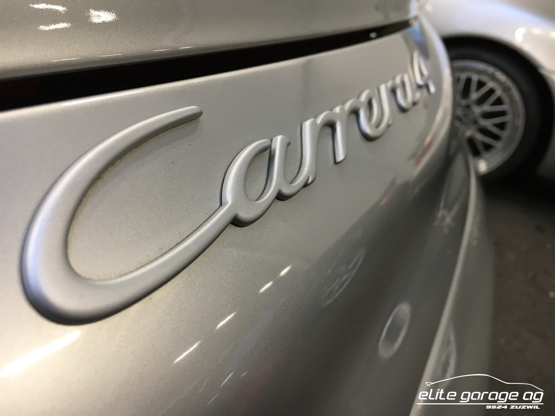 PORSCHE 911 Carrera 4-image-7