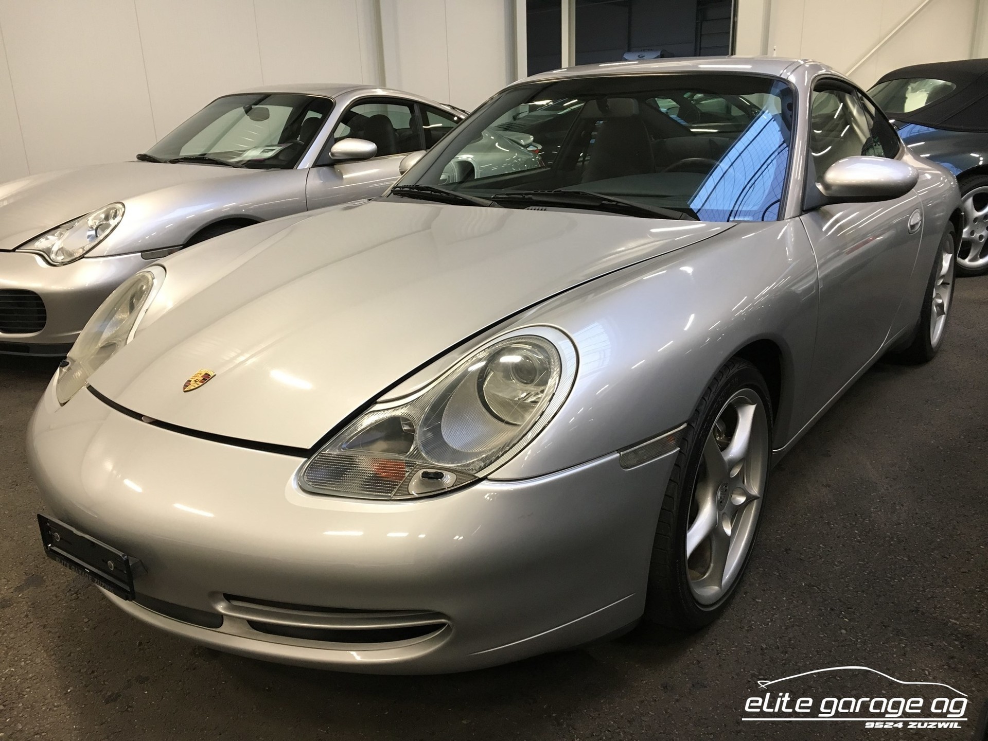 PORSCHE 911 Carrera 4-image-2