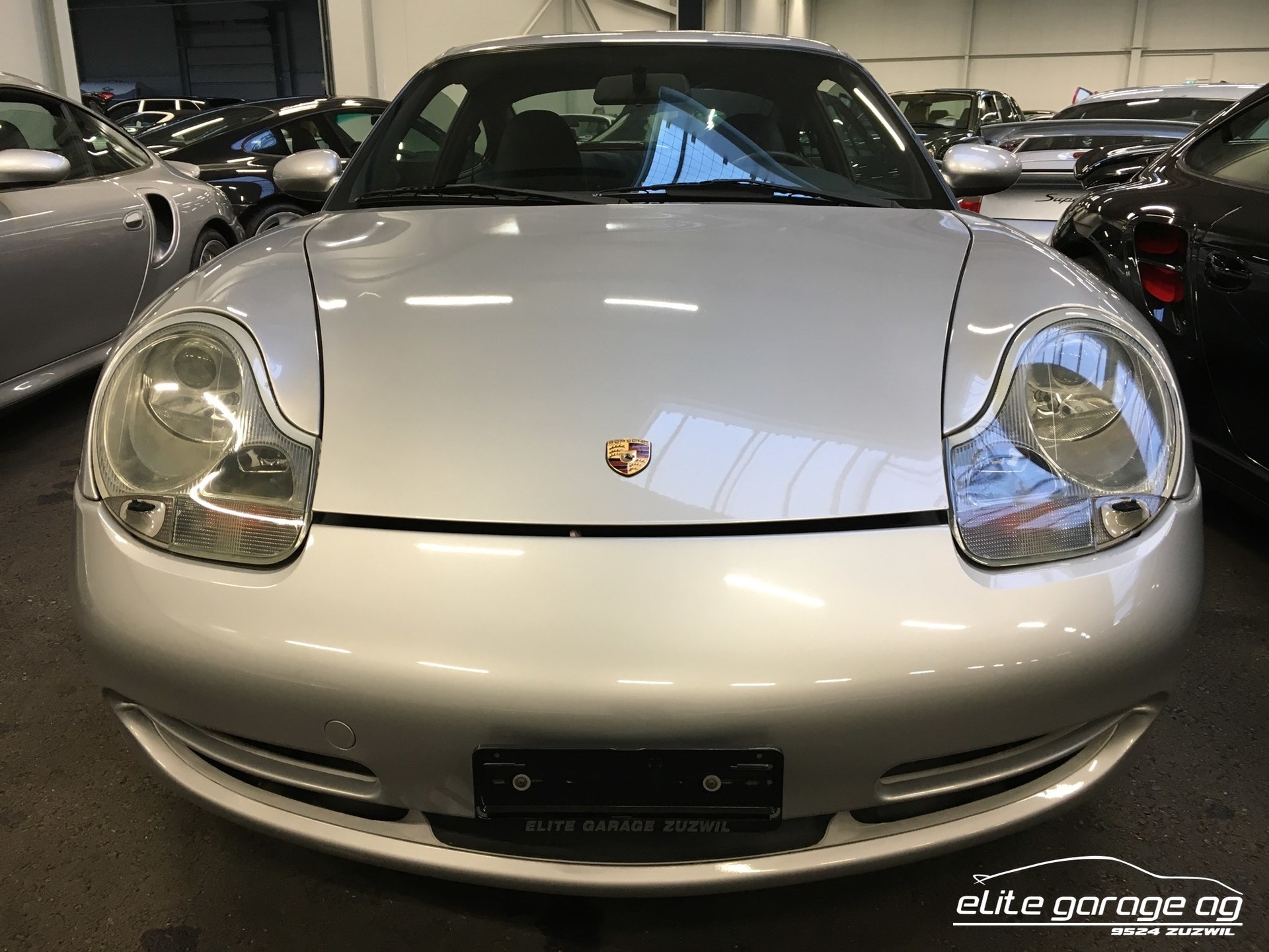 PORSCHE 911 Carrera 4-image-3