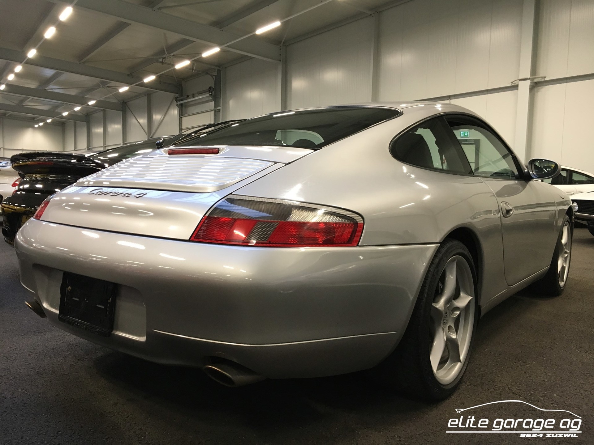 PORSCHE 911 Carrera 4-image-5