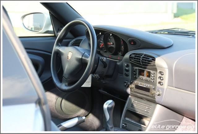 PORSCHE 911 Carrera 4-image-10
