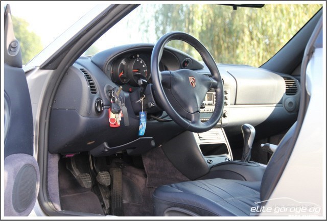 PORSCHE 911 Carrera 4-image-8