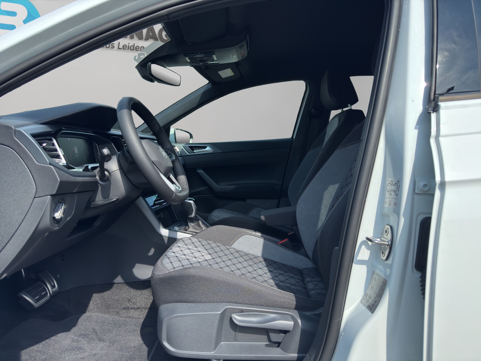 VW Polo 1.0 TSI R-Line DSG-image-3