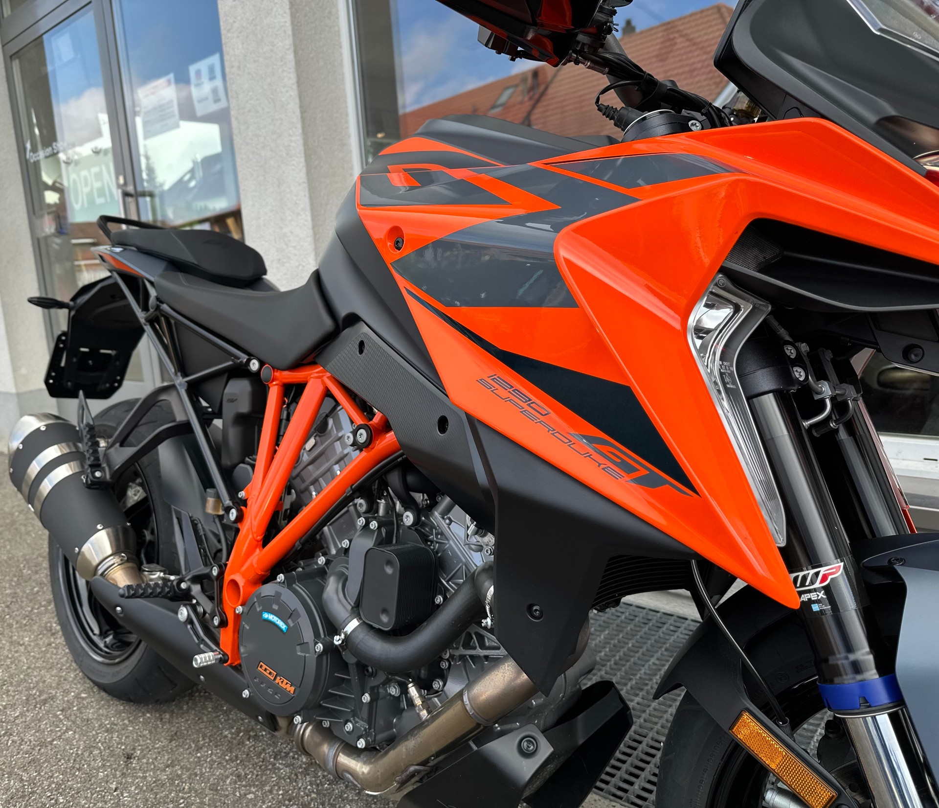 KTM 1290 Super Duke GT-image-5