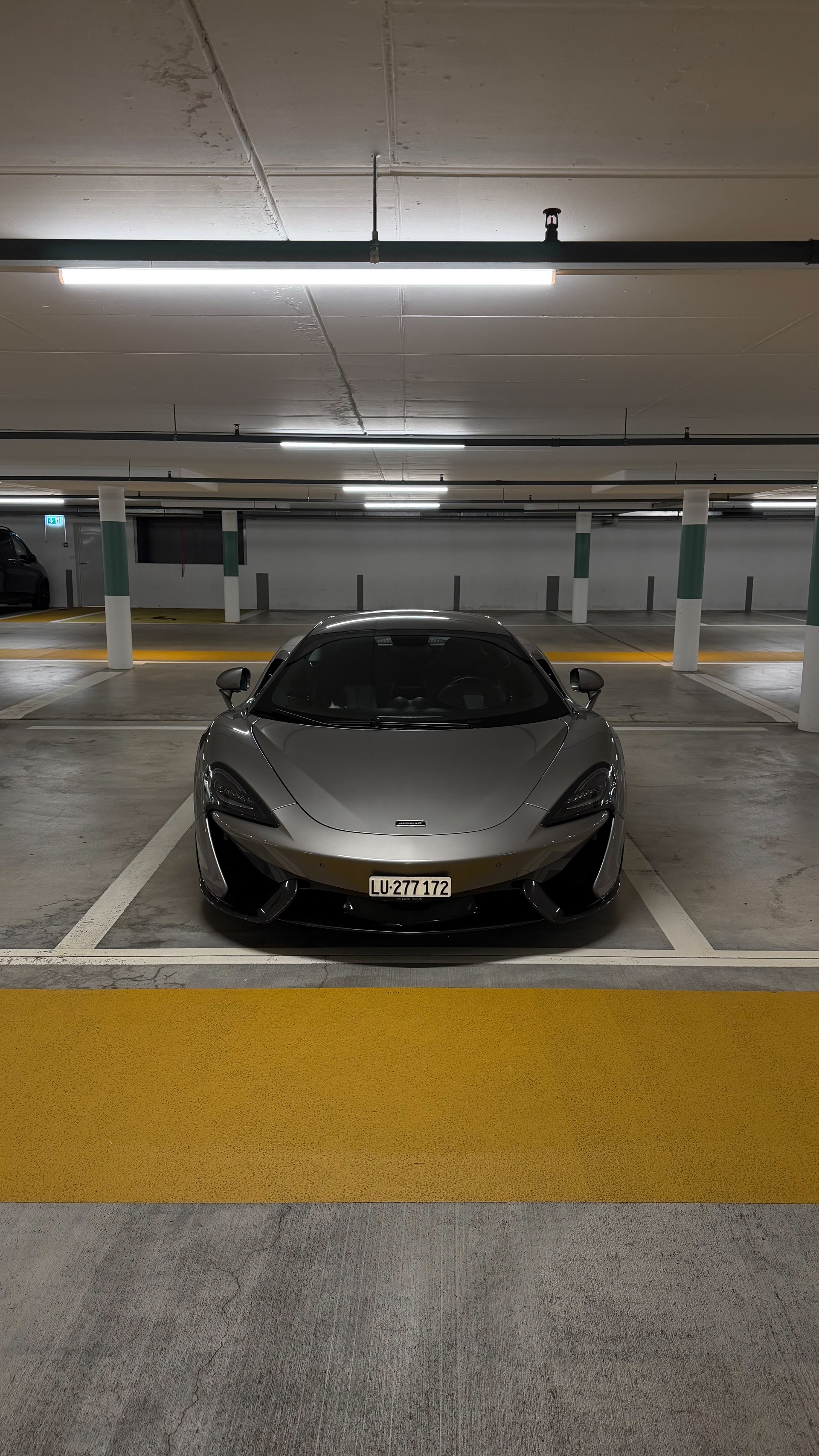 McLAREN 570S Coupé 3.8 V8 SSG-image-1