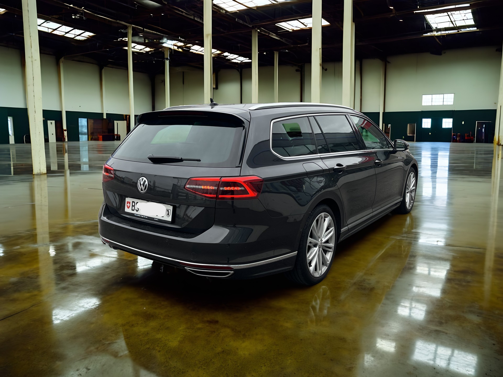 VW Passat Variant 2.0 TSI BMT Highline DSG-image-4