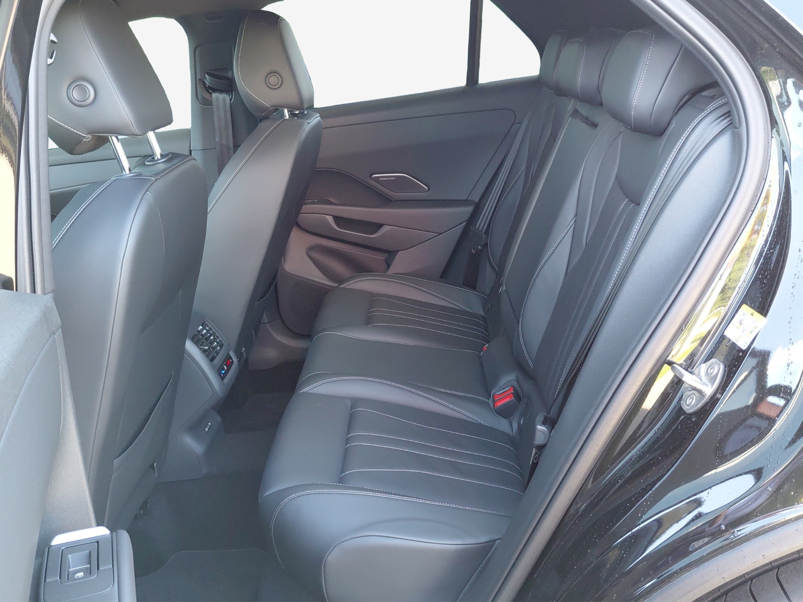 VW T-Roc 1.5 eTSI mHEV R-Line DSG-image-9