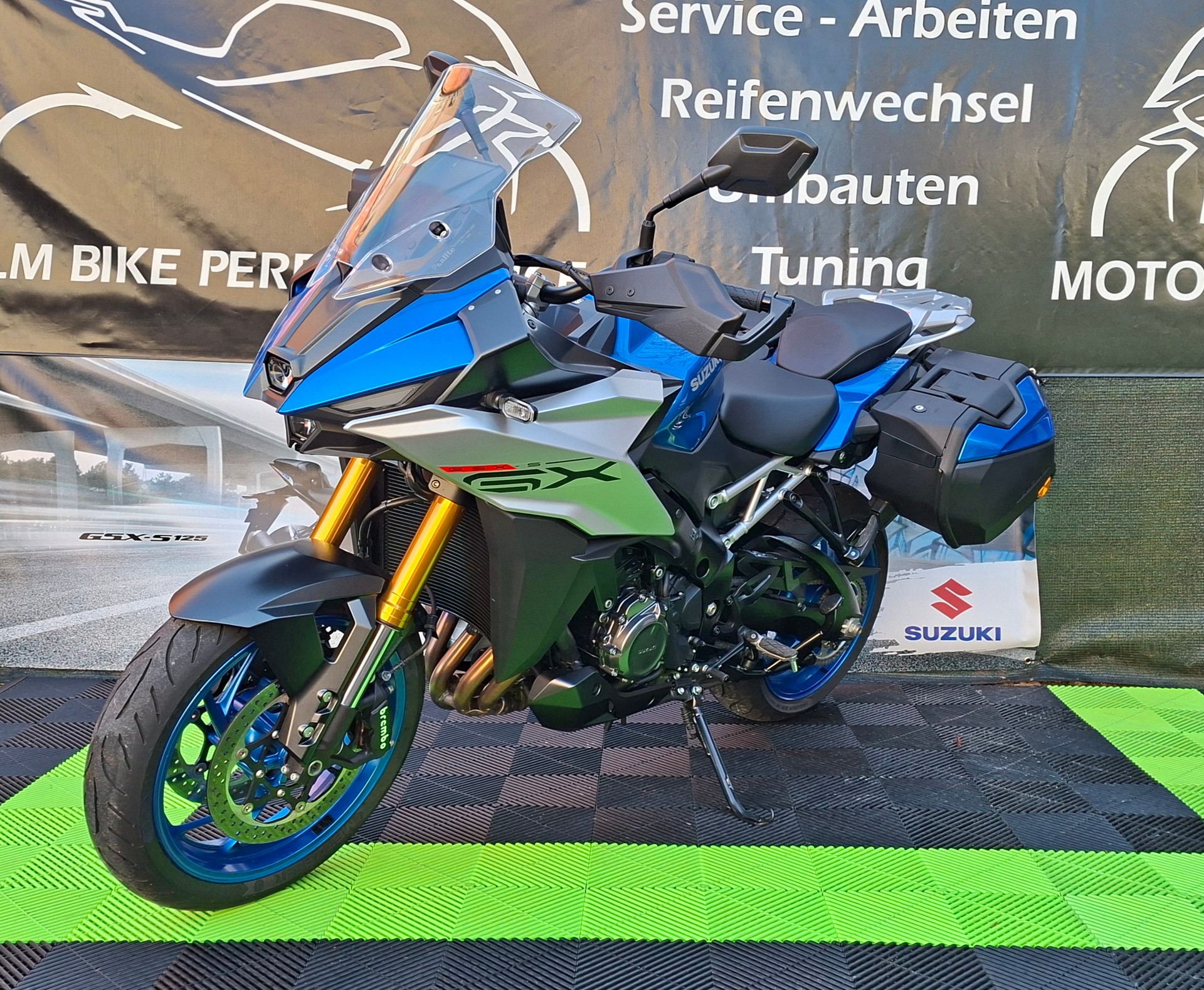 SUZUKI GSX-S 1000 GX Travel-showroom-element-3
