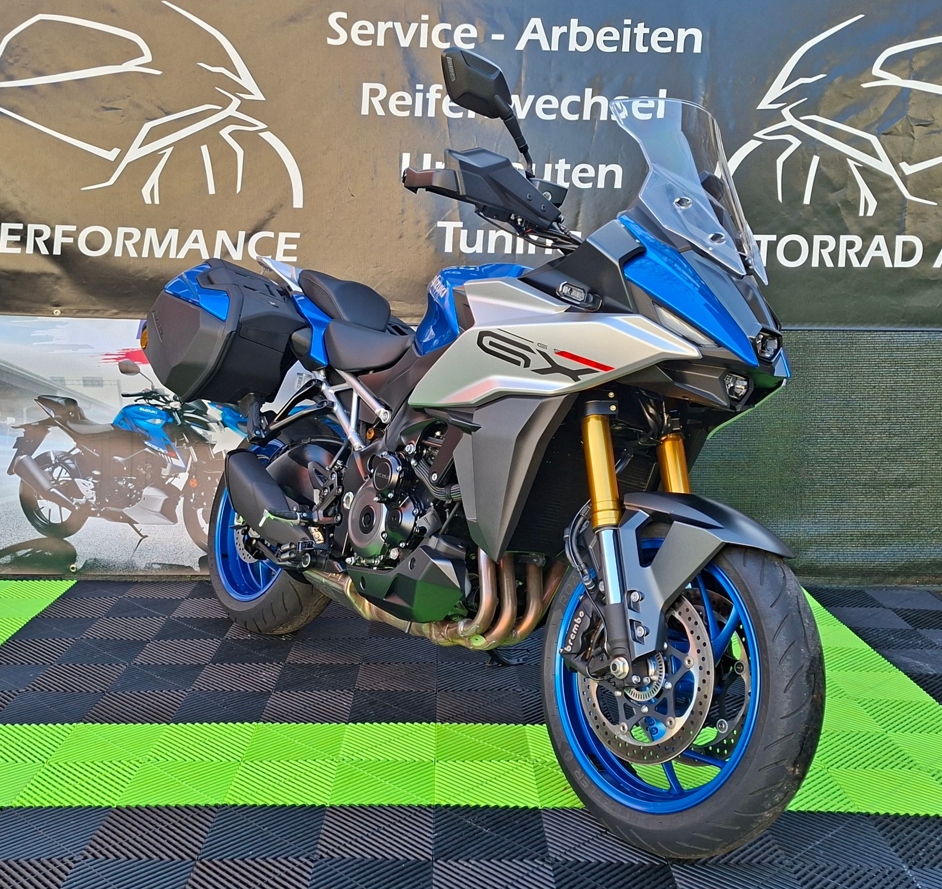 SUZUKI GSX-S 1000 GX Travel-showroom-element-1