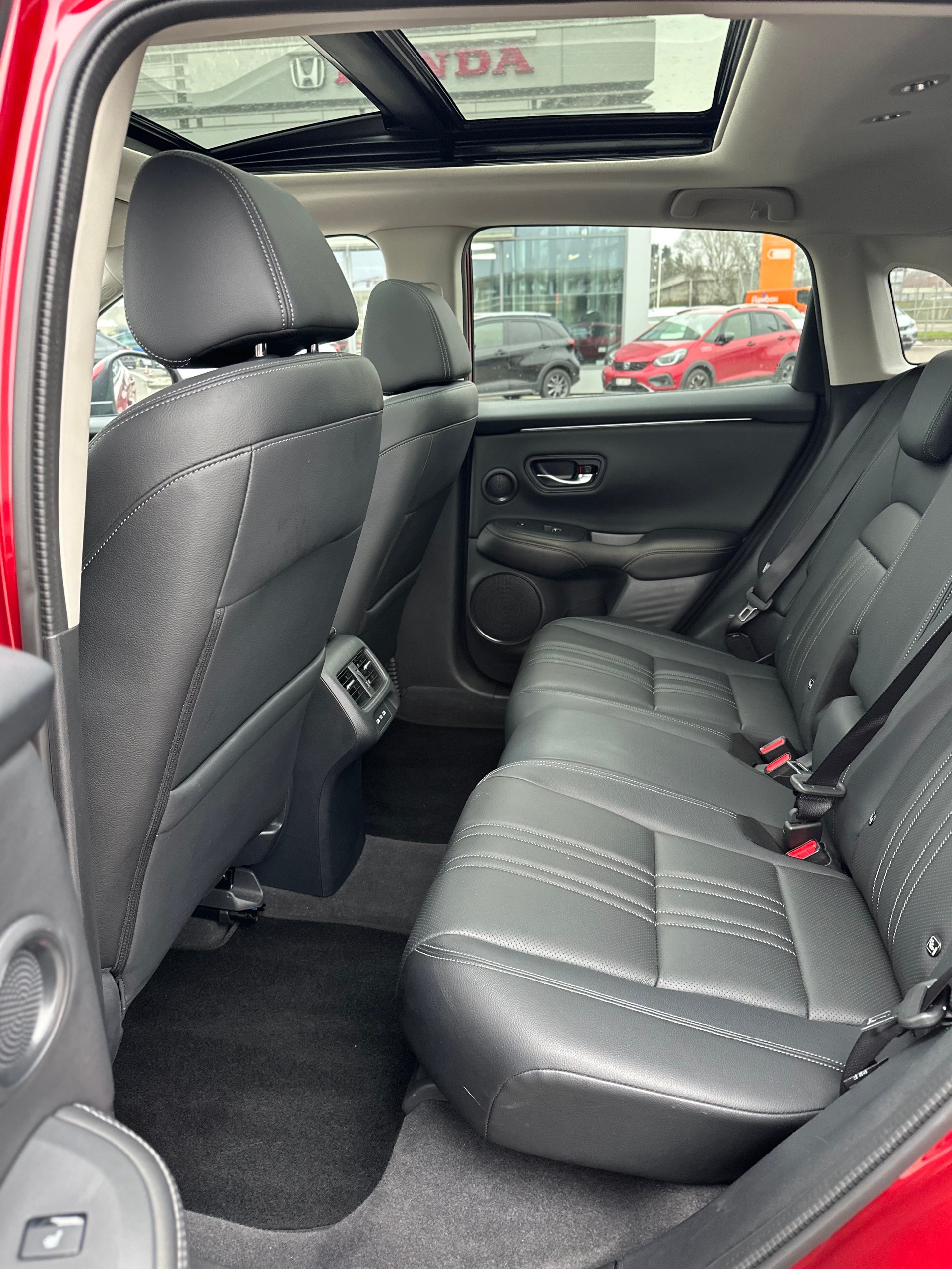 HONDA ZR-V 2.0i MMD Hybrid Advance Automatic-image-11