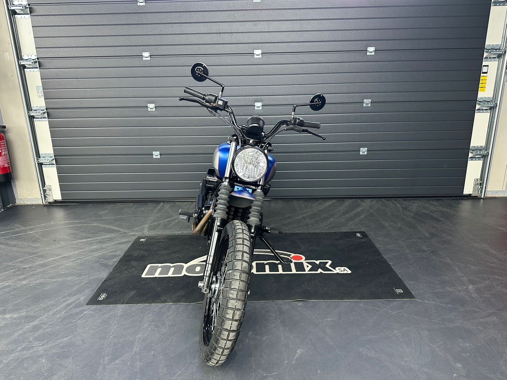 HARLEY-DAVIDSON XG750-showroom-element-1