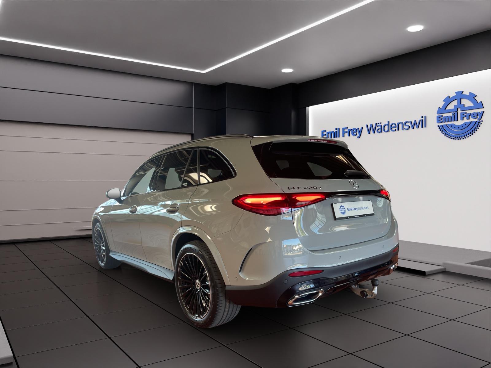 MERCEDES-BENZ GLC 220 d AMG Line 4matic-image-2