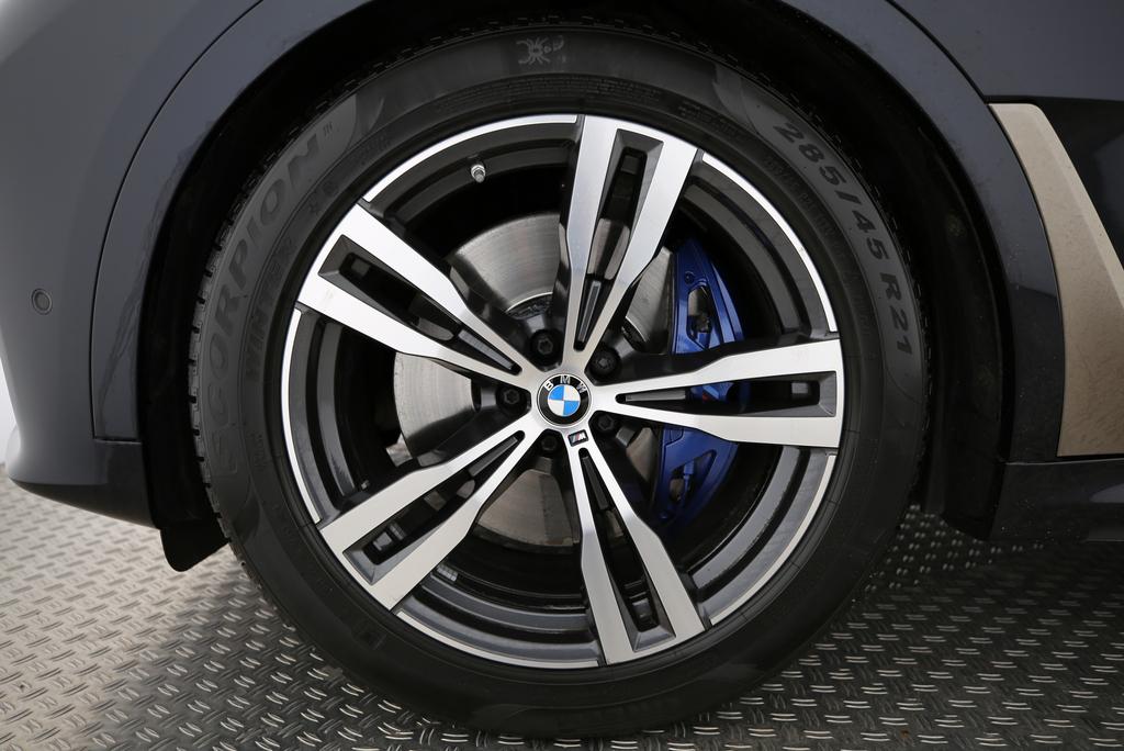 BMW X7 M50i-image-21