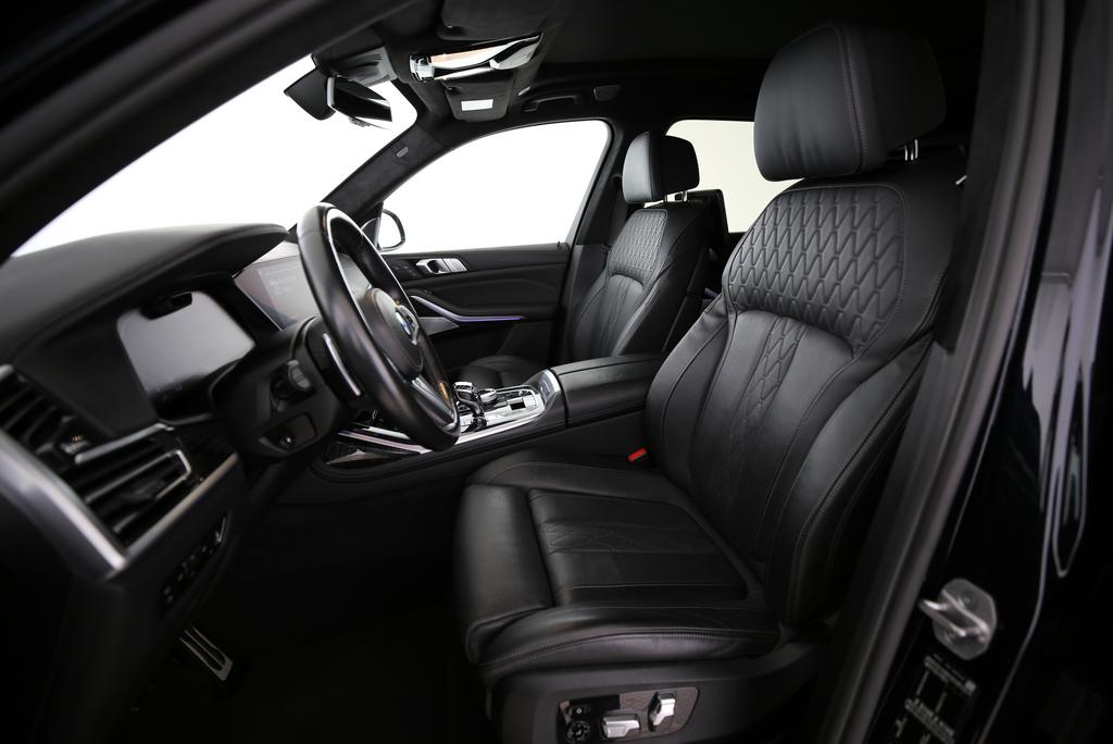 BMW X7 M50i-image-2