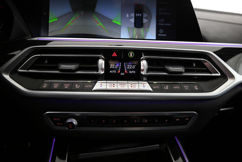 BMW X7 M50i-image-8