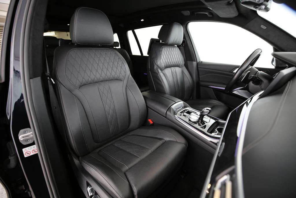 BMW X7 M50i-image-14